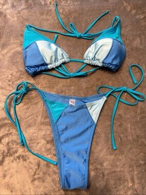 EUC/Like New Triangle Tie String Bikini Set in Blue Colorblock Sz M